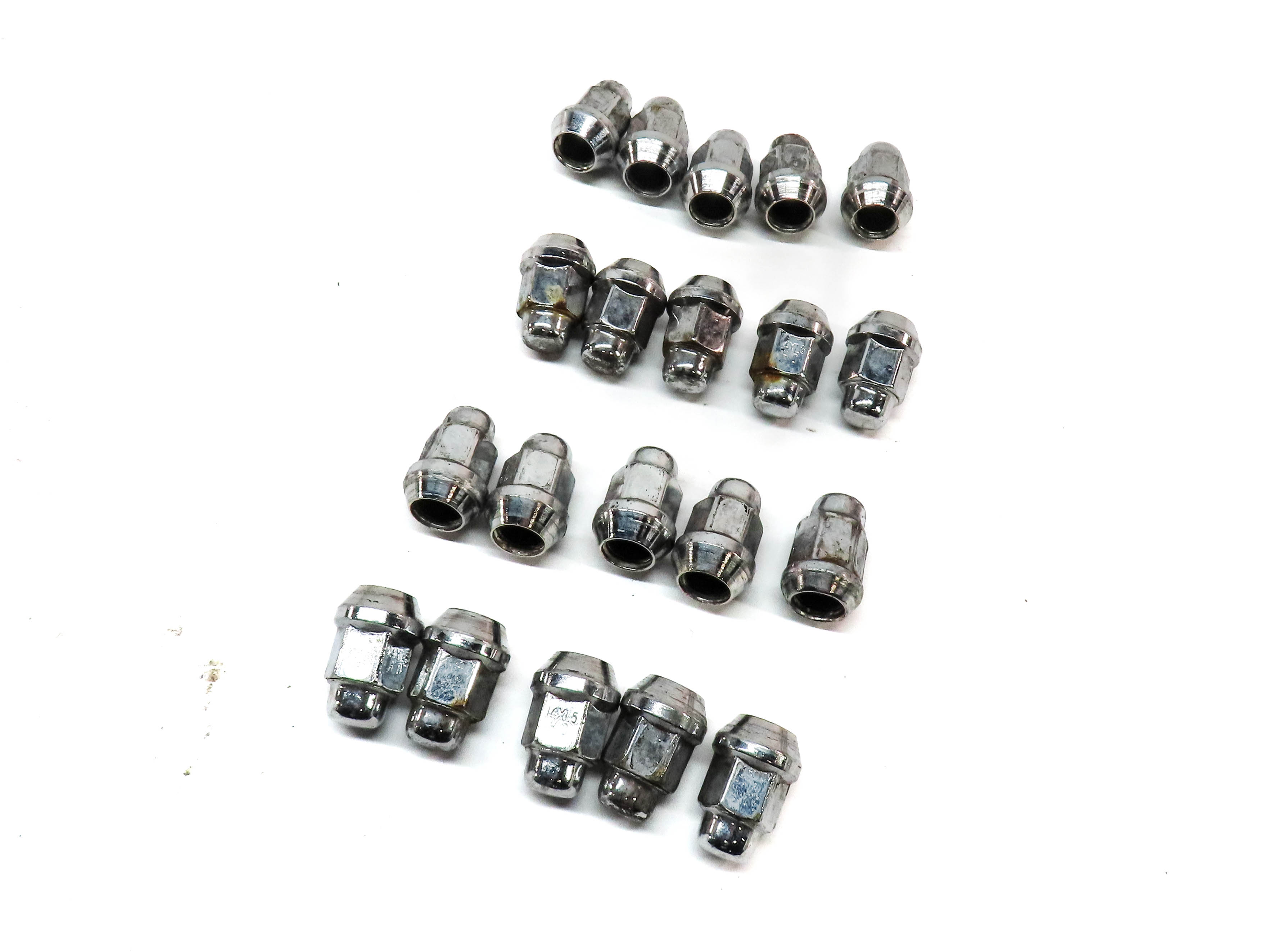 08-20 LAND ROVER LR2 DISCOVERY SPORT RANGE ROVER EVOQUE VALAR LUG NUT SET (20) — exact item pictured